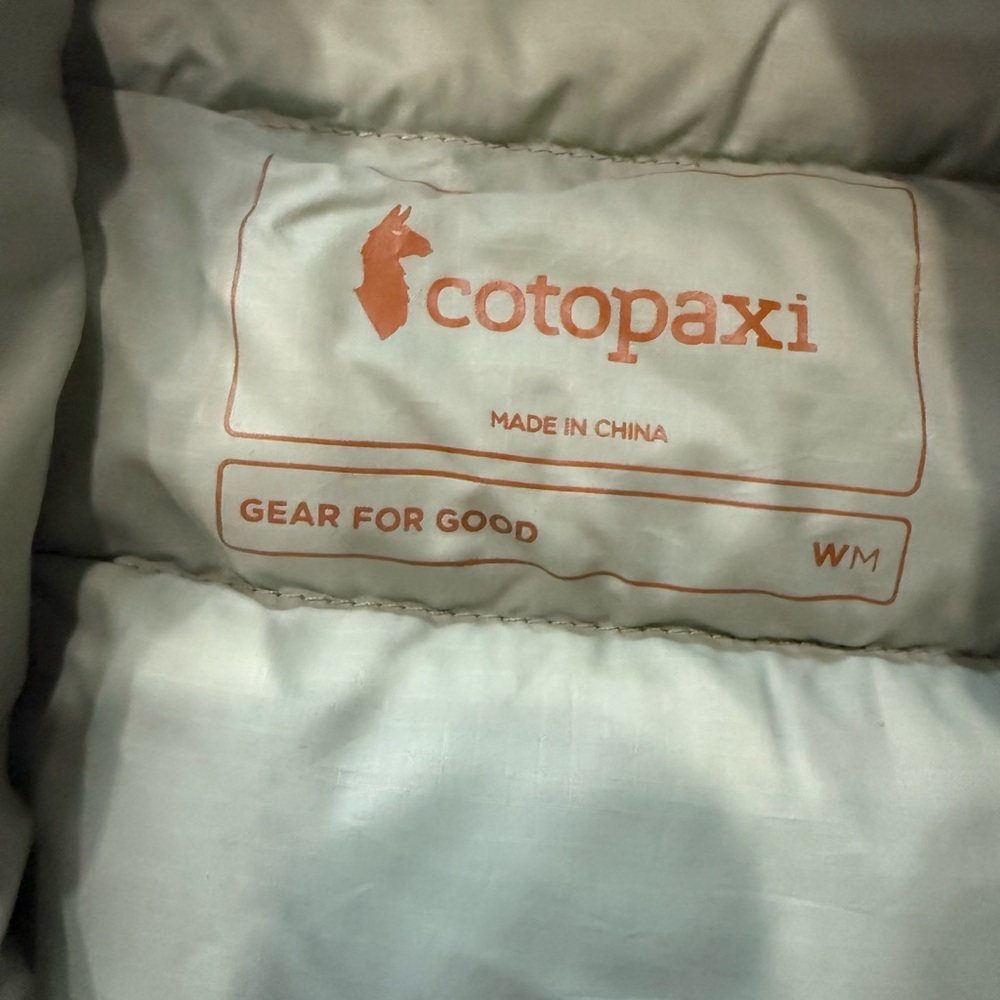 Cotopaxi Women’s Fuego Hooded Down Jacket - Picture 2 of 3